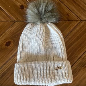 🌻NWOT • Steve Madden • Beanie •